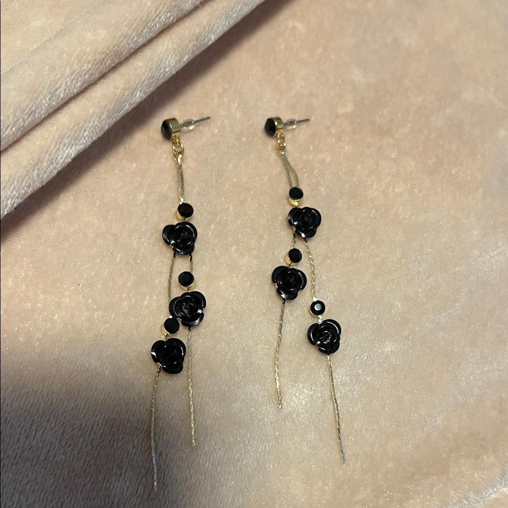 Chic Black and Gold Floral Dangle Earrings - Picture 2 of 3